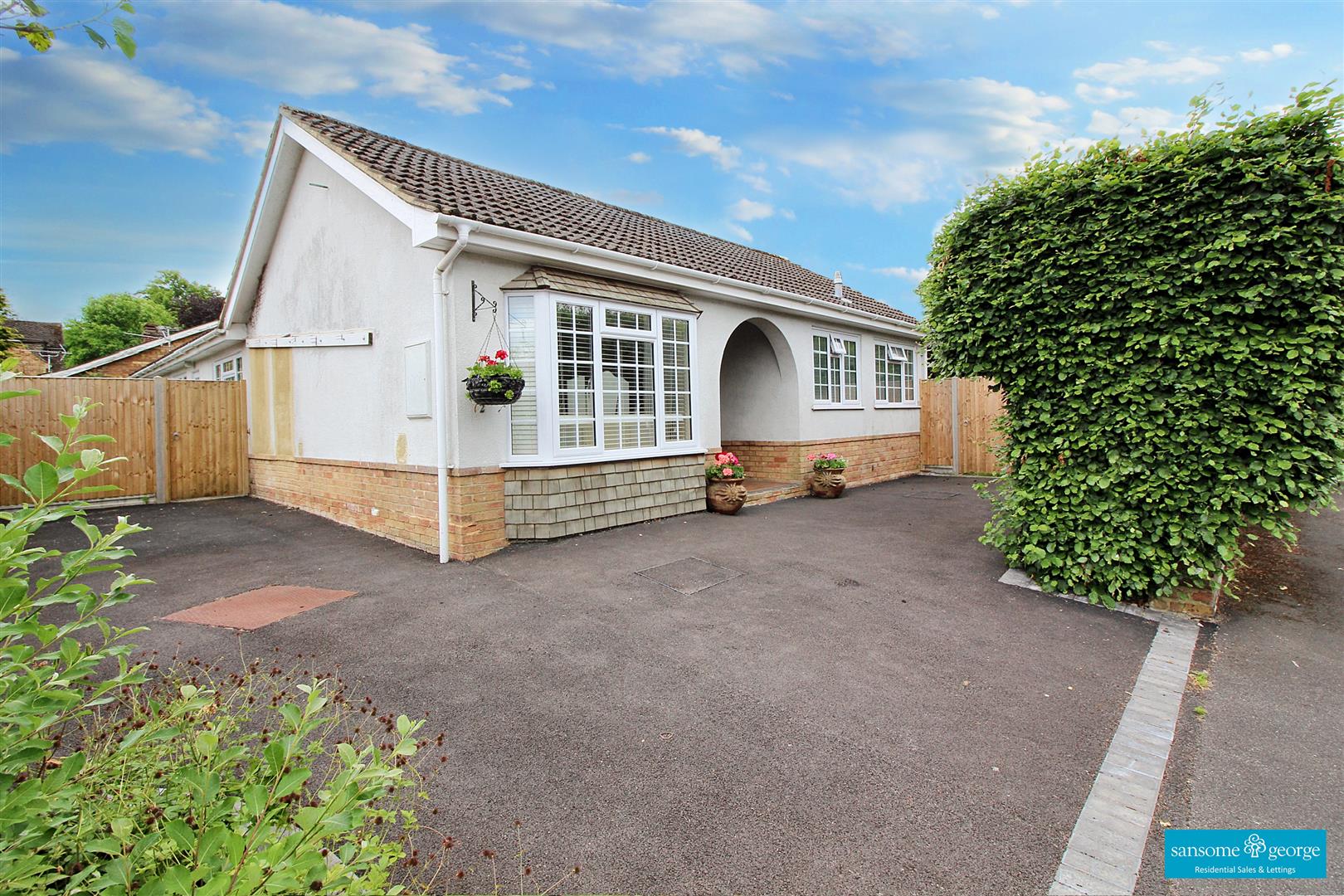 3 bed property in Longleat Drive, Tilehurst